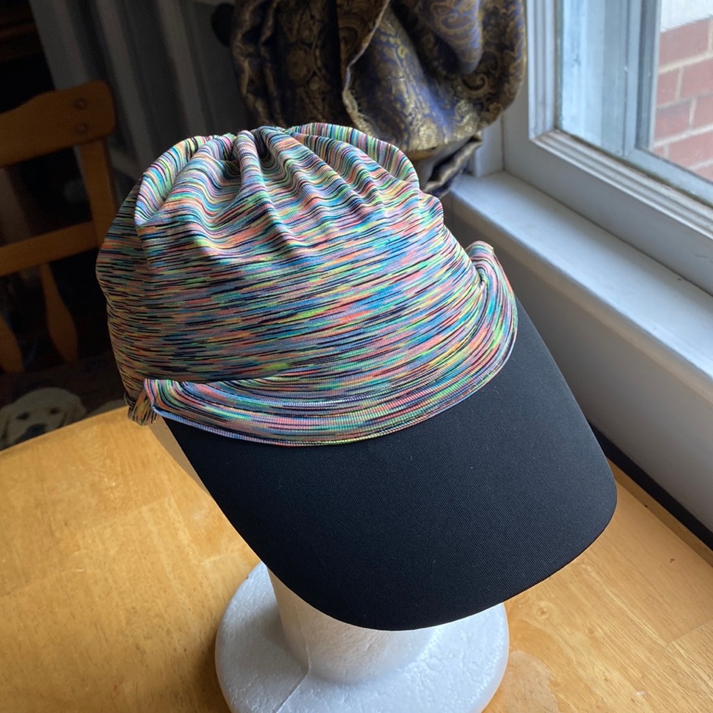 Soft pretty summer hat “u” like new